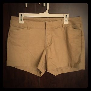 Kaki shorts